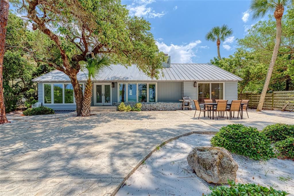 For Sale: $5,995,000 (4 beds, 4 baths, 3844 Square Feet)