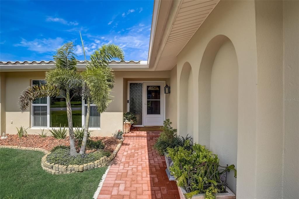 Active With Contract: $689,000 (3 beds, 3 baths, 1996 Square Feet)