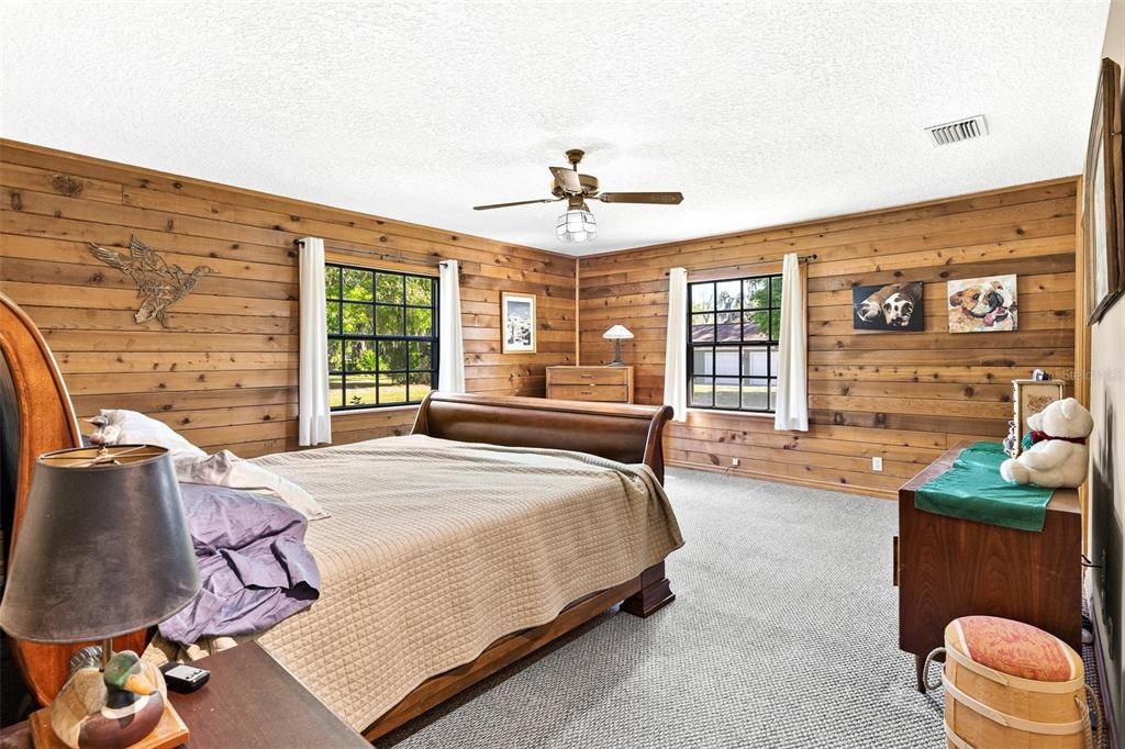 Vendido Recientemente: $599,900 (4 camas, 3 baños, 2876 Pies cuadrados)