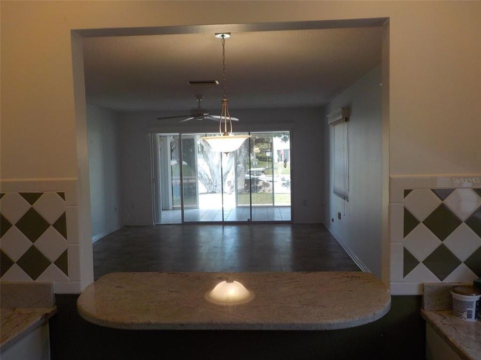 For Sale: $327,500 (2 beds, 2 baths, 1199 Square Feet)