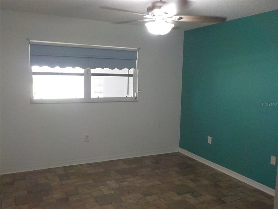 For Sale: $327,500 (2 beds, 2 baths, 1199 Square Feet)