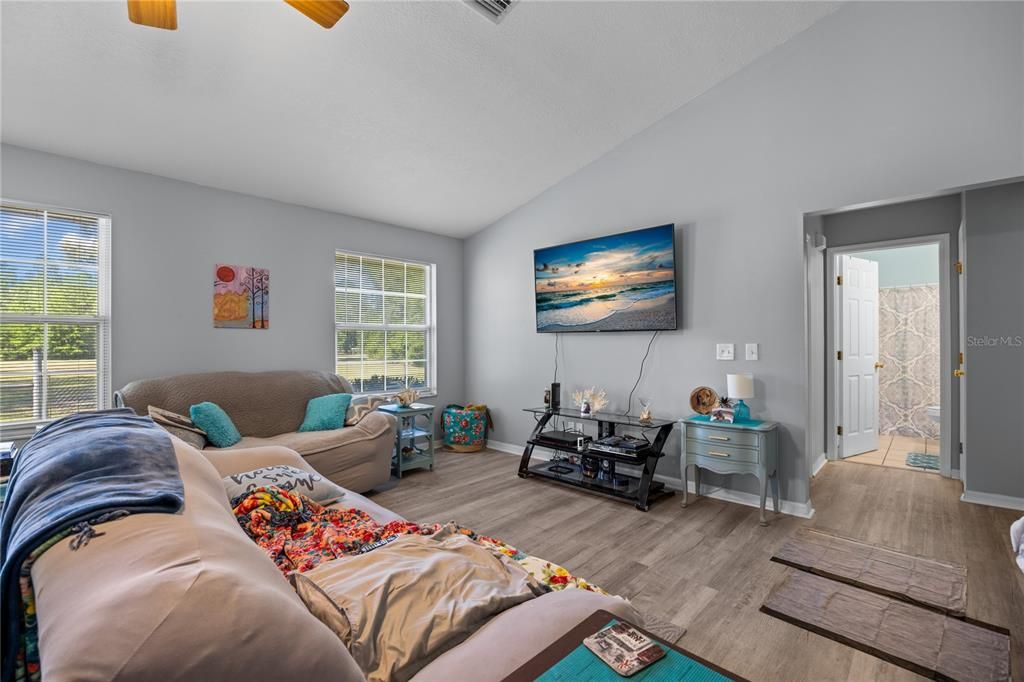 Active With Contract: $335,000 (3 beds, 2 baths, 1456 Square Feet)