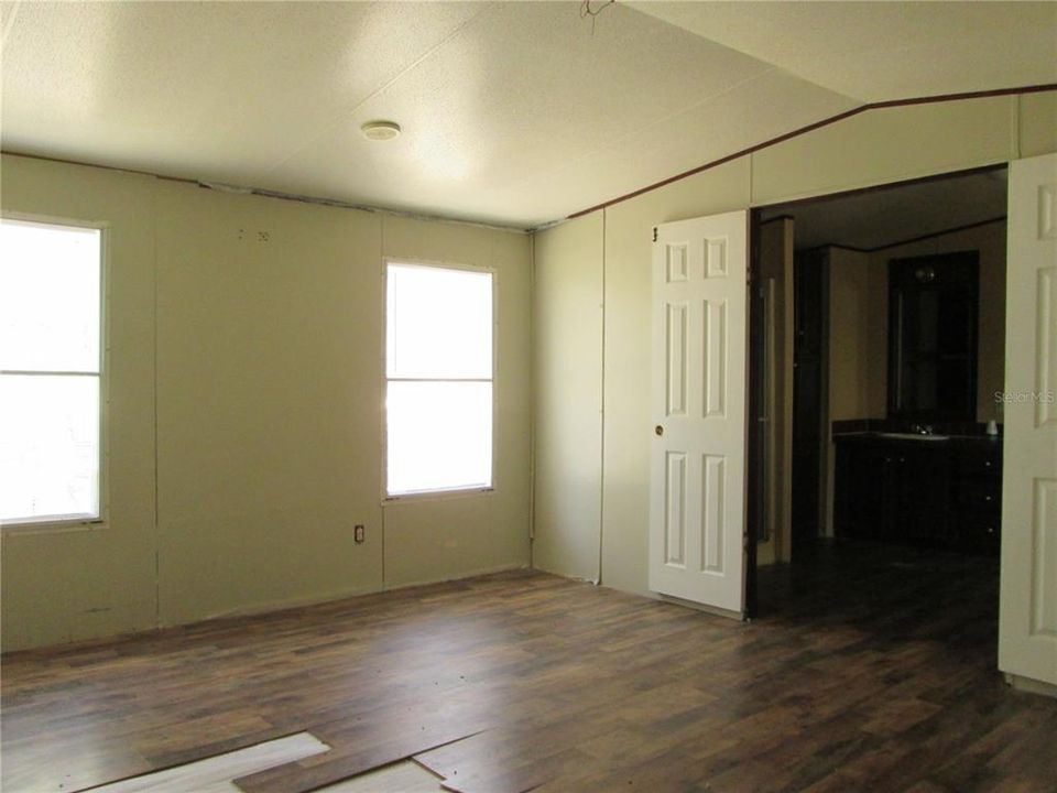 For Sale: $79,900 (3 beds, 2 baths, 1216 Square Feet)