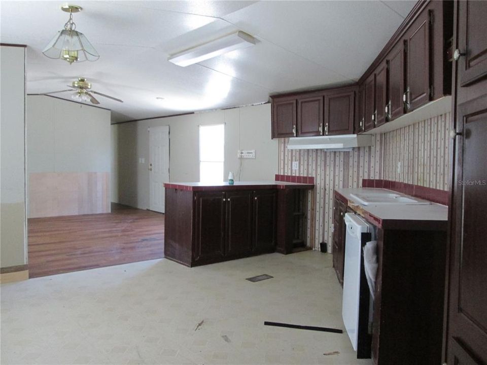 For Sale: $89,900 (3 beds, 2 baths, 1216 Square Feet)