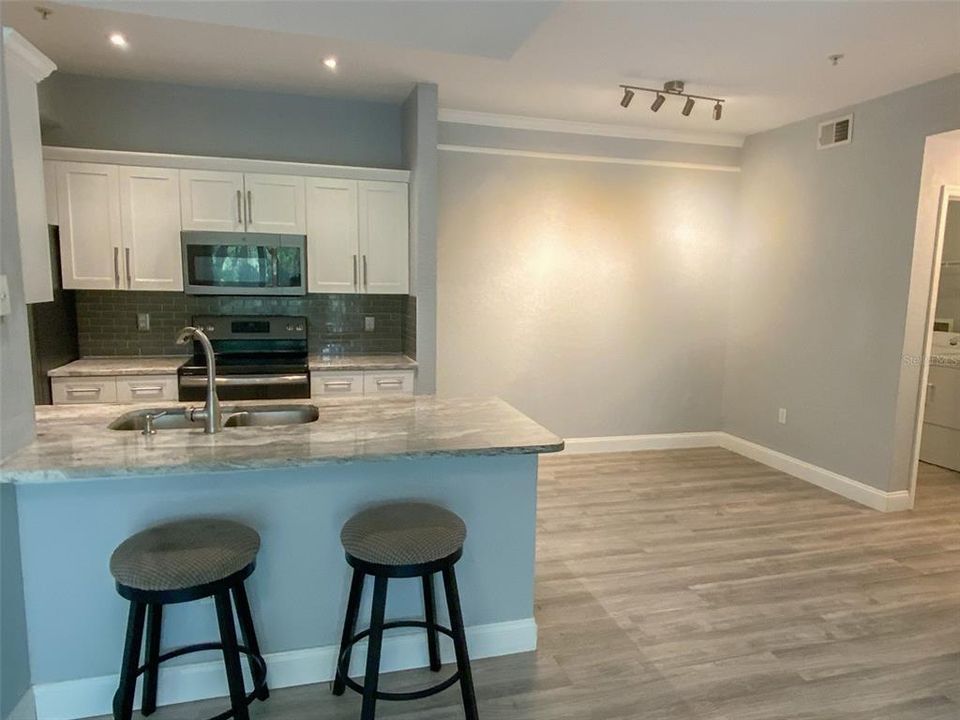 Active With Contract: $1,800 (2 beds, 2 baths, 1032 Square Feet)