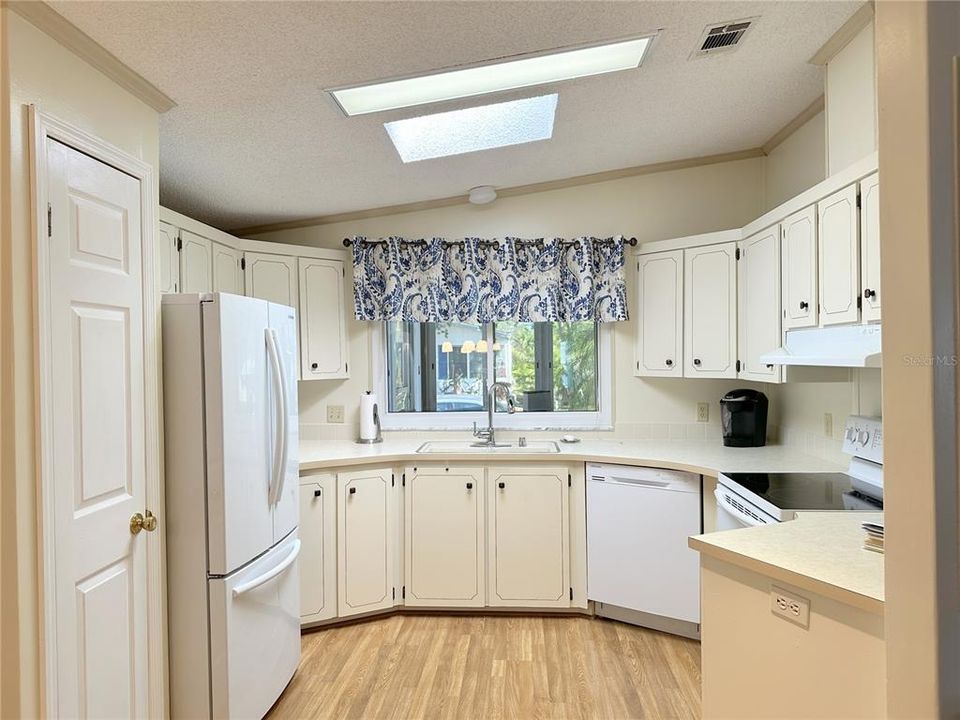 Kitchen has Pantry, New appliances