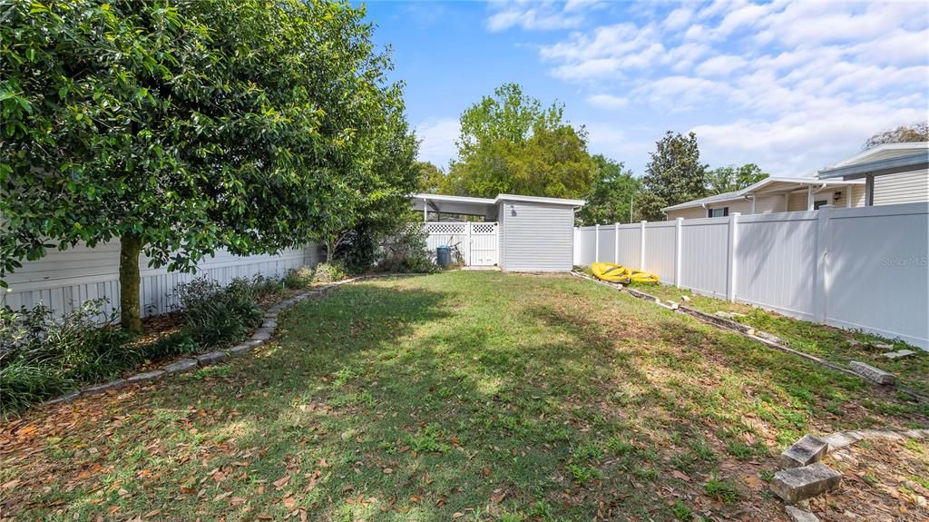 Nice side yard with newer vinyl fence