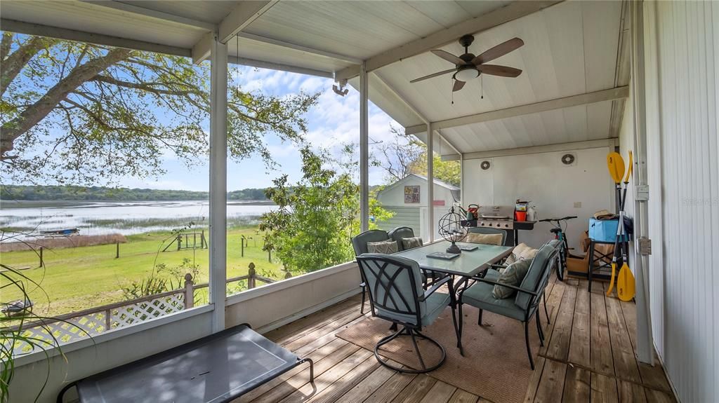 Rear screened in porch