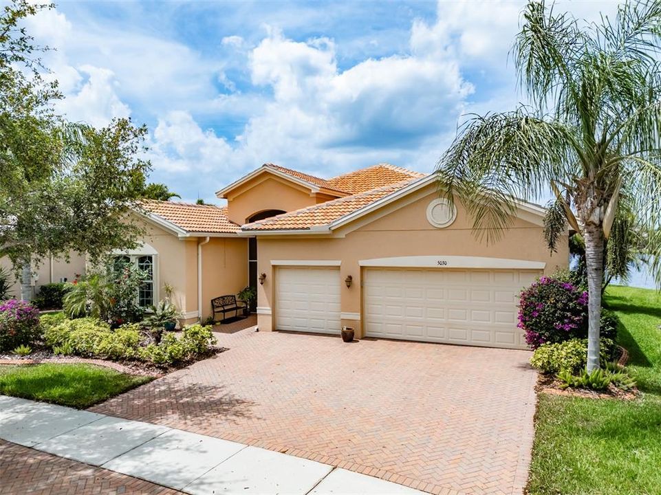 Recently Sold: $750,000 (3 beds, 3 baths, 2723 Square Feet)