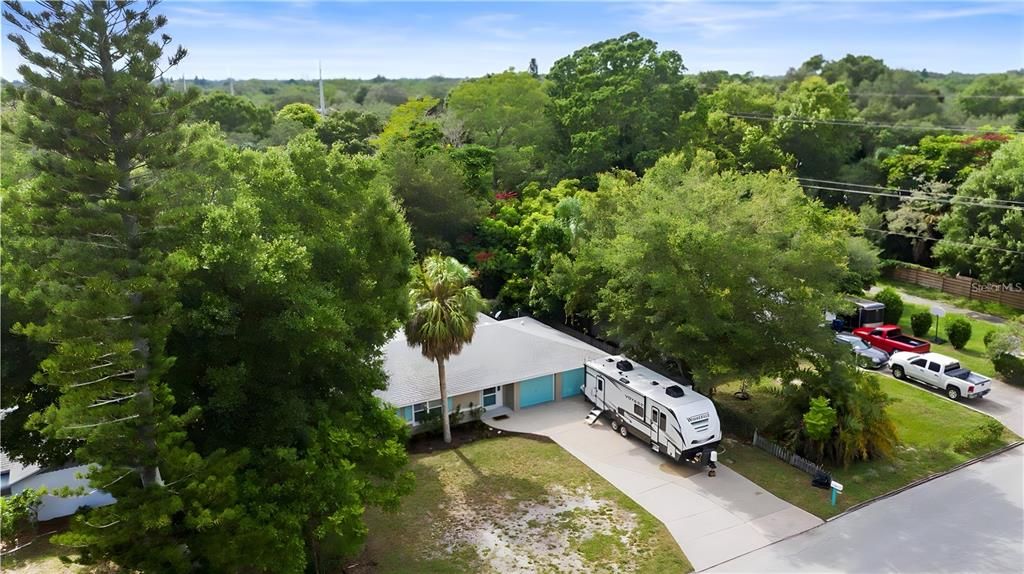 Active With Contract: $539,900 (3 beds, 2 baths, 1758 Square Feet)