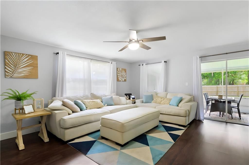 Active With Contract: $539,900 (3 beds, 2 baths, 1758 Square Feet)