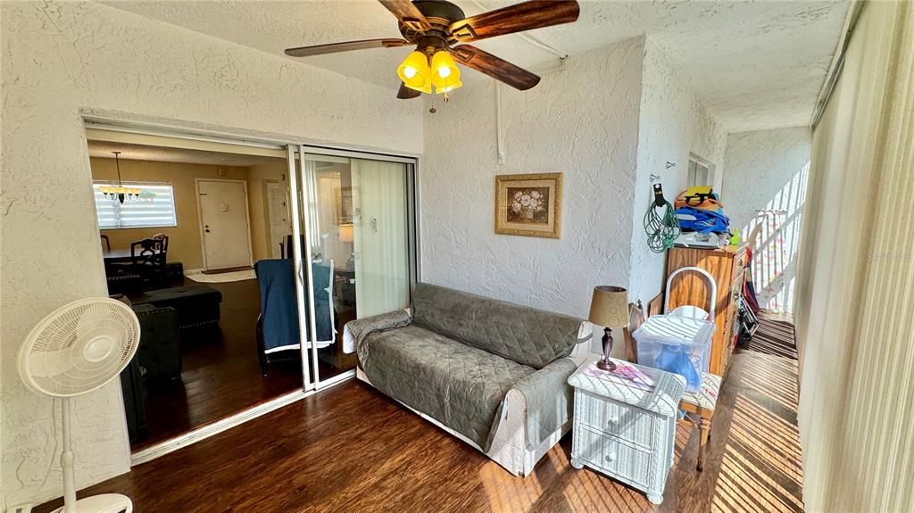 Active With Contract: $137,000 (1 beds, 1 baths, 630 Square Feet)