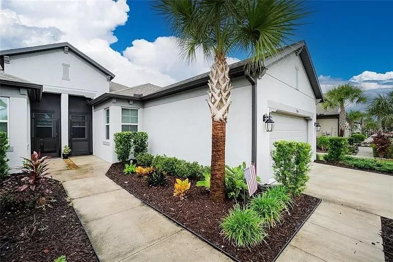 Recently Sold: $385,000 (2 beds, 2 baths, 1462 Square Feet)
