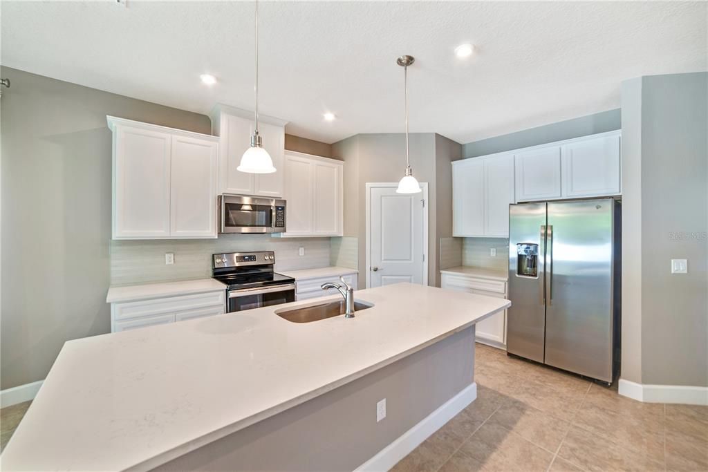 Active With Contract: $469,000 (3 beds, 2 baths, 2336 Square Feet)