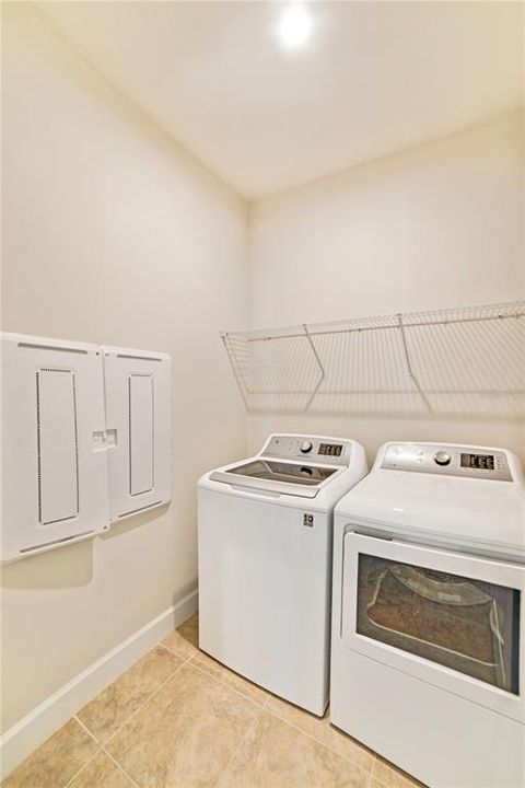 Active With Contract: $469,000 (3 beds, 2 baths, 2336 Square Feet)