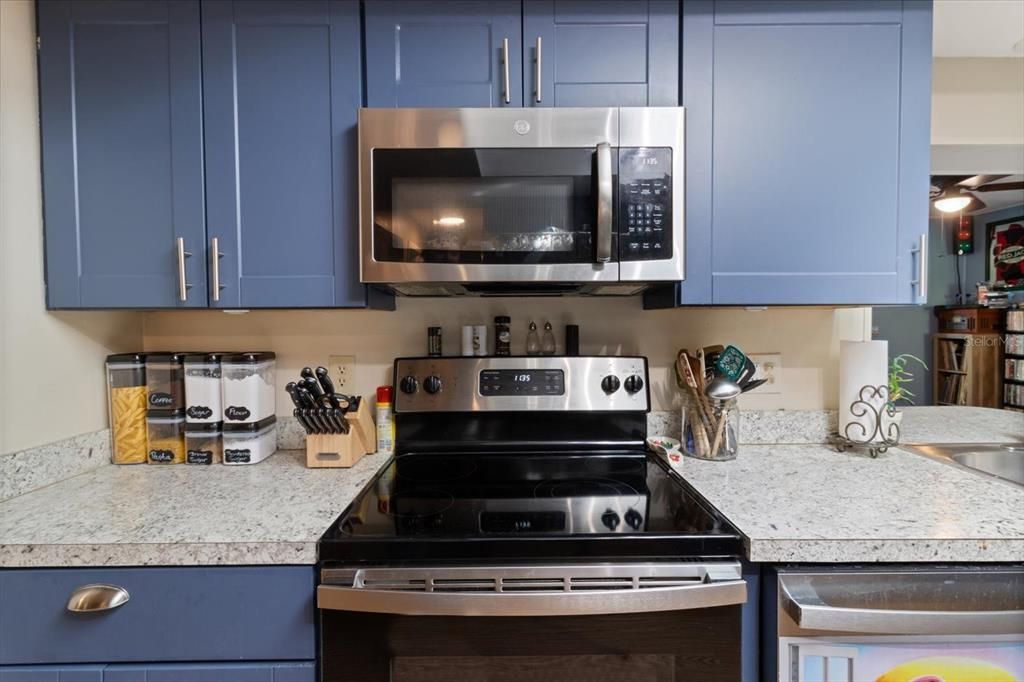 Kitchen Range with Microwave
