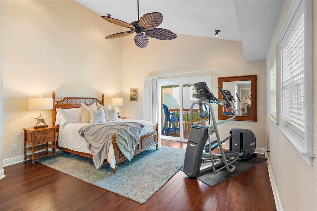 Recently Sold: $1,495,000 (3 beds, 2 baths, 3024 Square Feet)