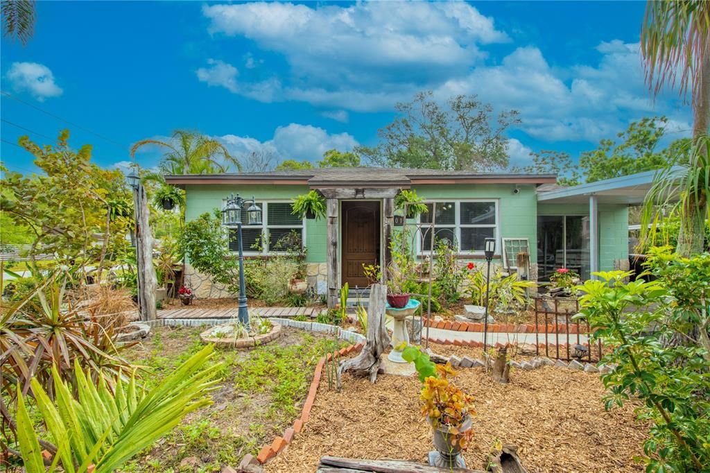 Charming, 3 bedroom 1.5 bath in the heart of Oldsmar.