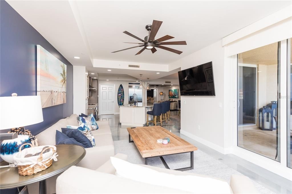 Active With Contract: $1,069,000 (2 beds, 2 baths, 1944 Square Feet)