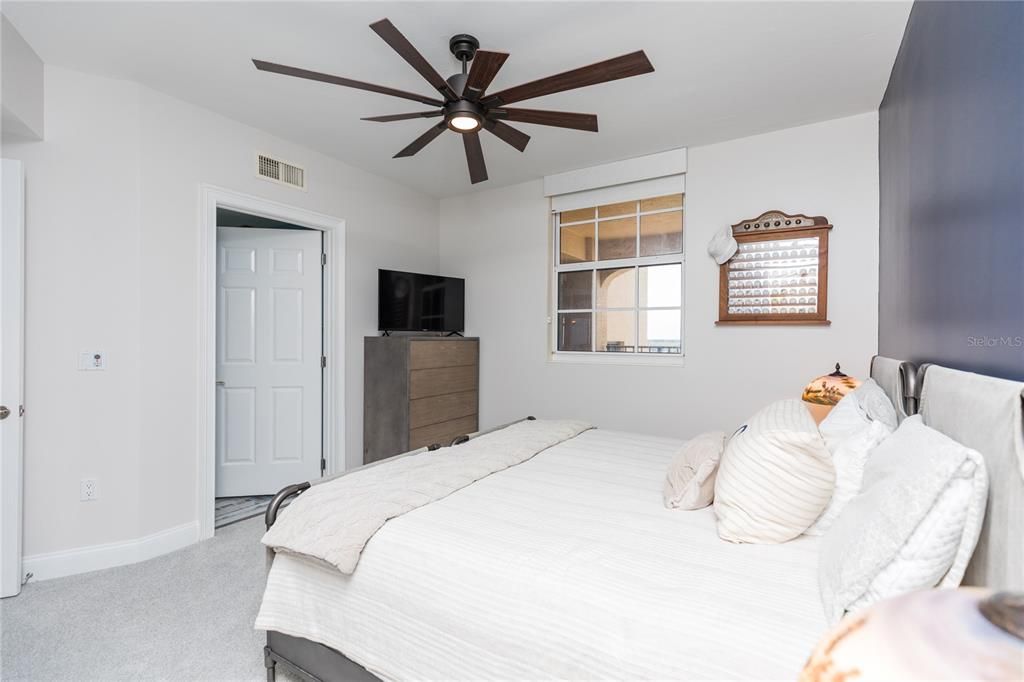 Active With Contract: $1,069,000 (2 beds, 2 baths, 1944 Square Feet)