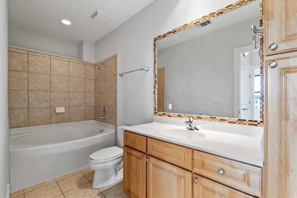 Недавно арендовано: $4,999 (2 спален, 2 ванн, 1583 Квадратных фут)