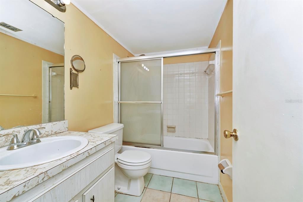 待售: $135,000 (1 贝兹, 1 浴室, 803 平方英尺)