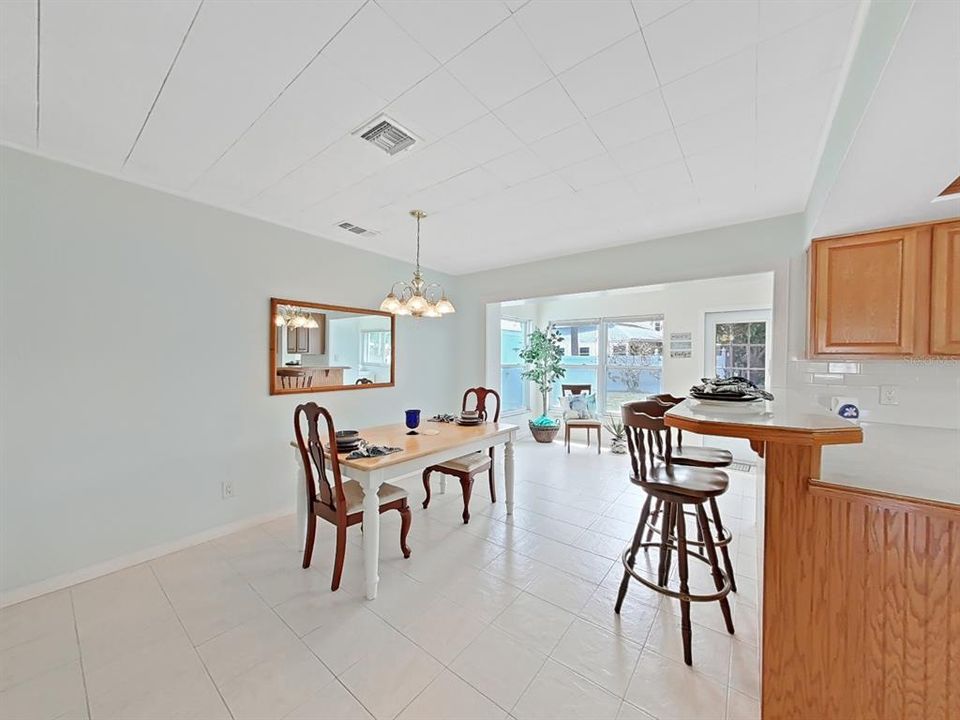 For Sale: $597,000 (3 beds, 2 baths, 1424 Square Feet)