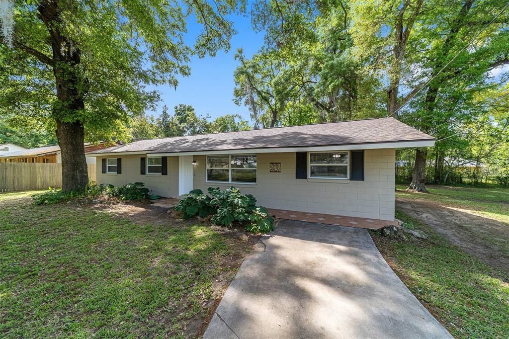 Recently Sold: $219,000 (4 beds, 2 baths, 1456 Square Feet)