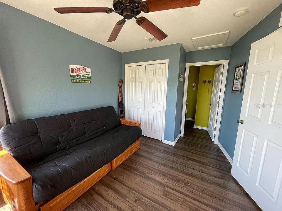 For Sale: $349,000 (2 beds, 1 baths, 978 Square Feet)