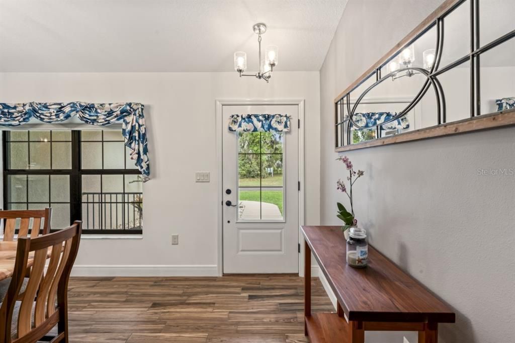 Recently Sold: $575,000 (3 beds, 2 baths, 1614 Square Feet)