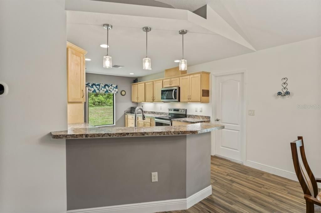 Recently Sold: $575,000 (3 beds, 2 baths, 1614 Square Feet)