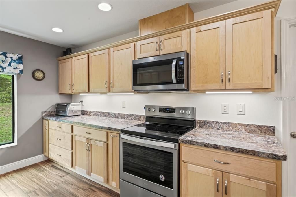 Recently Sold: $575,000 (3 beds, 2 baths, 1614 Square Feet)