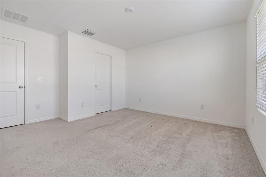 Active With Contract: $1,995 (3 beds, 2 baths, 1373 Square Feet)