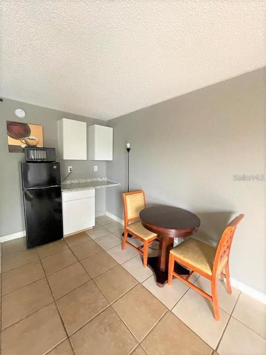 For Rent: $1,000 (0 beds, 1 baths, 276 Square Feet)