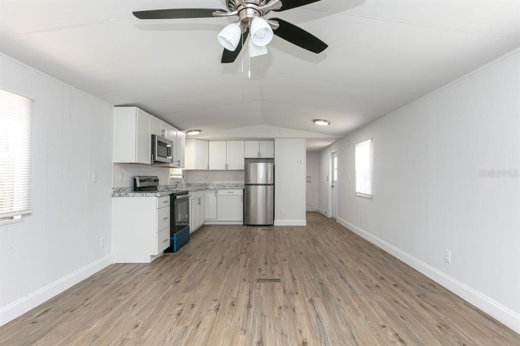 Active With Contract: $94,900 (2 beds, 2 baths, 784 Square Feet)
