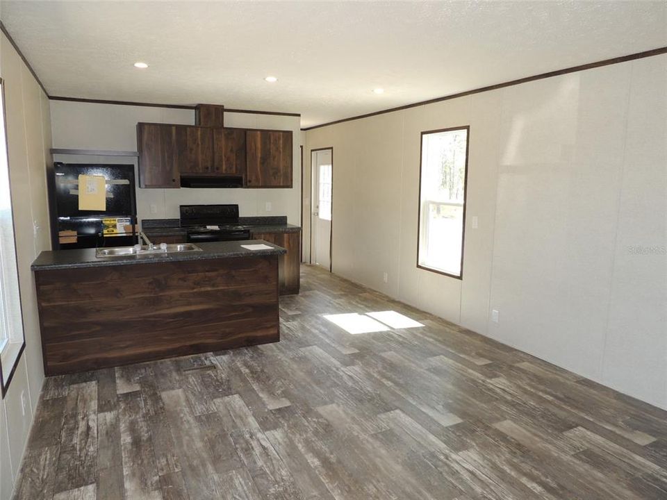 Living Room/Dining Area