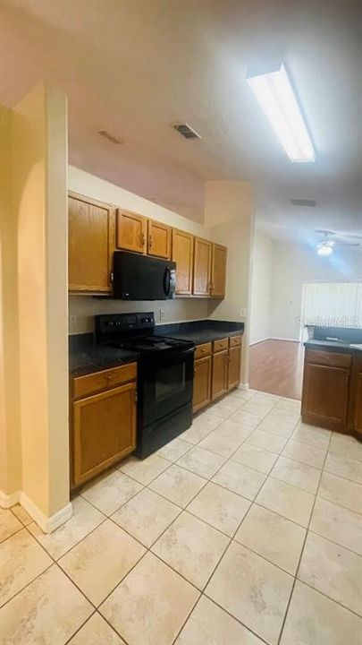 Recently Rented: $2,400 (4 beds, 2 baths, 1808 Square Feet)