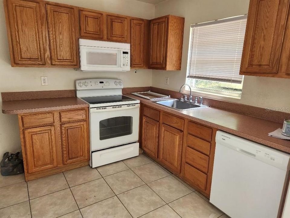 Recently Rented: $1,650 (3 beds, 2 baths, 1230 Square Feet)