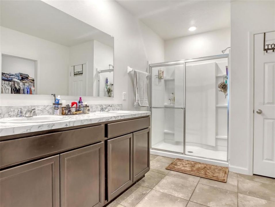 For Sale: $359,000 (3 beds, 2 baths, 1735 Square Feet)