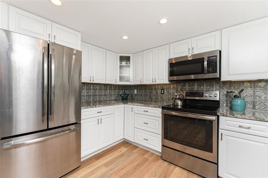 Recently Sold: $334,900 (2 beds, 2 baths, 1386 Square Feet)