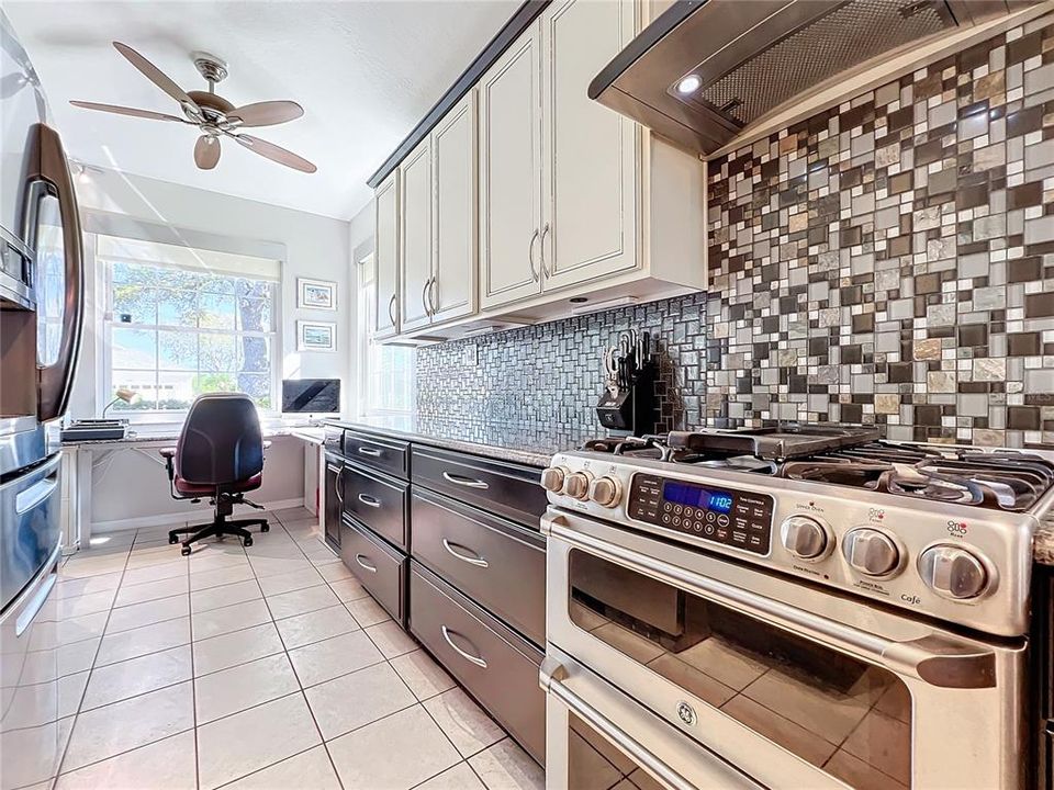 Active With Contract: $329,900 (2 beds, 2 baths, 1251 Square Feet)