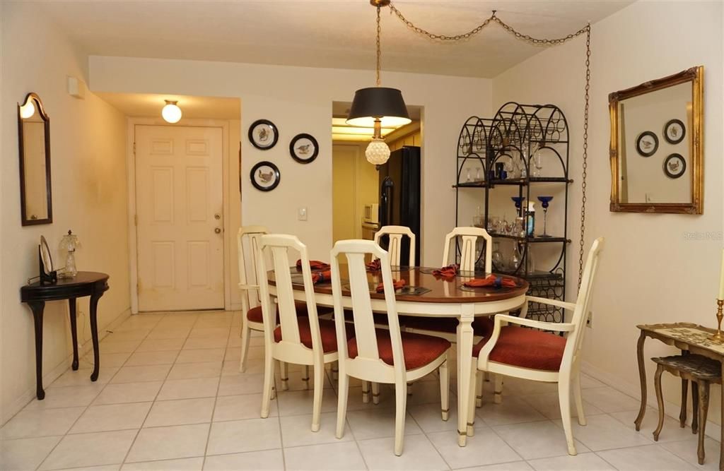 For Sale: $149,900 (2 beds, 2 baths, 990 Square Feet)