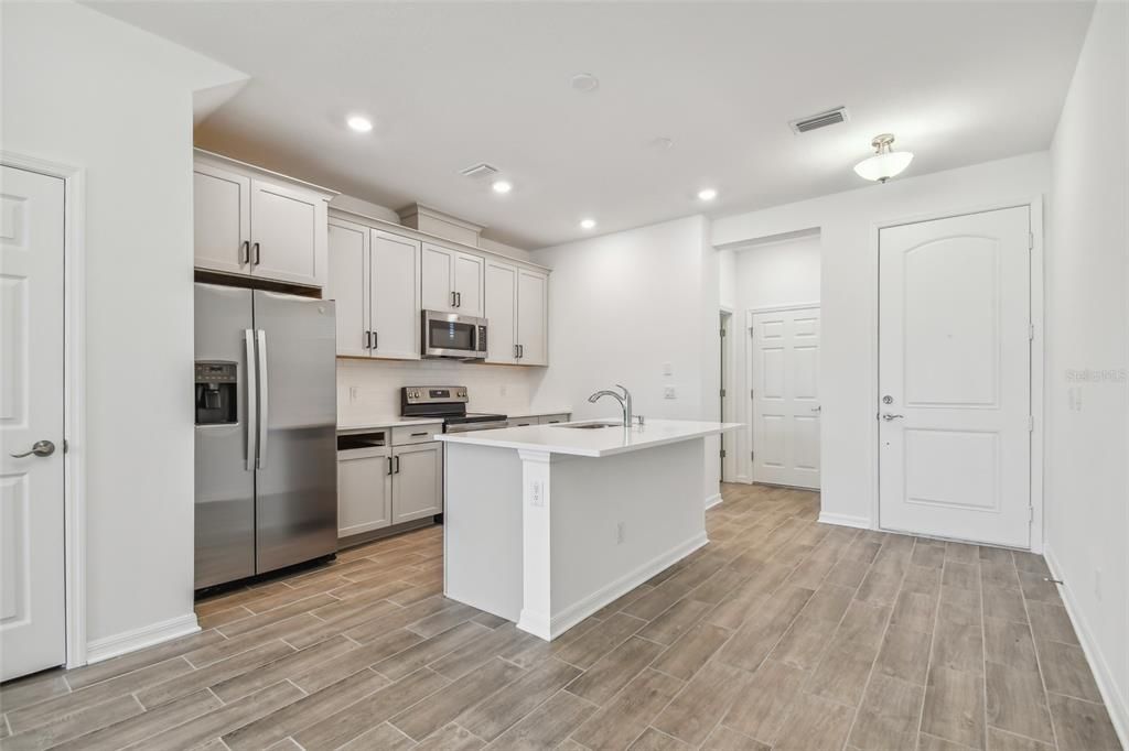 For Sale: $393,999 (2 beds, 2 baths, 1571 Square Feet)