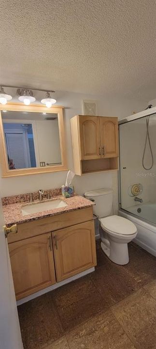 For Rent: $1,650 (2 beds, 1 baths, 922 Square Feet)