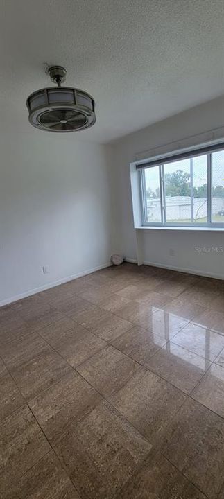 For Rent: $1,650 (2 beds, 1 baths, 922 Square Feet)