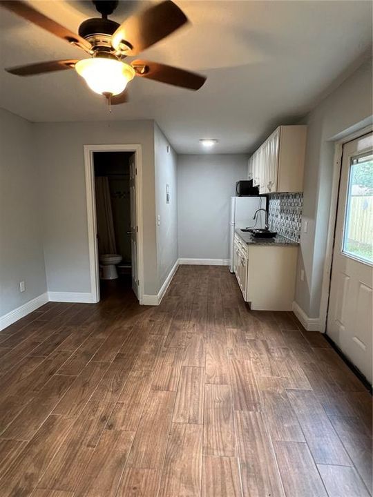 Recently Rented: $1,059 (1 beds, 1 baths, 400 Square Feet)