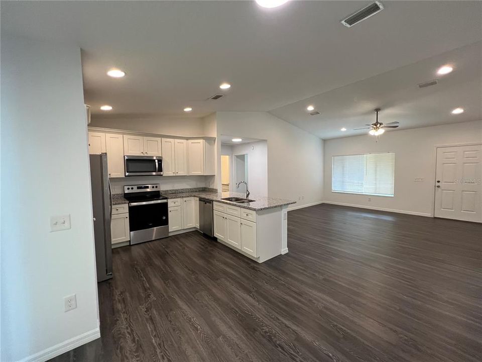 Recently Rented: $1,599 (3 beds, 2 baths, 1323 Square Feet)