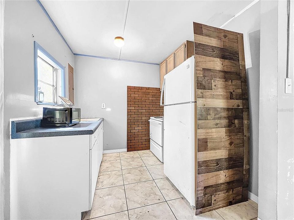 For Sale: $305,000 (3 beds, 2 baths, 1488 Square Feet)