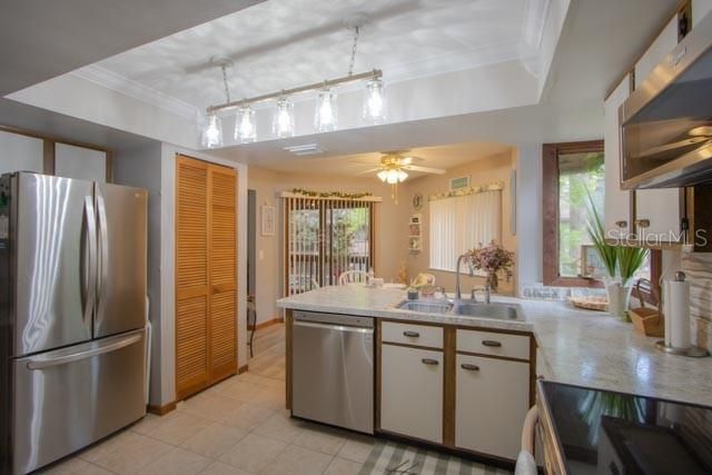 Active With Contract: $189,900 (2 beds, 2 baths, 950 Square Feet)