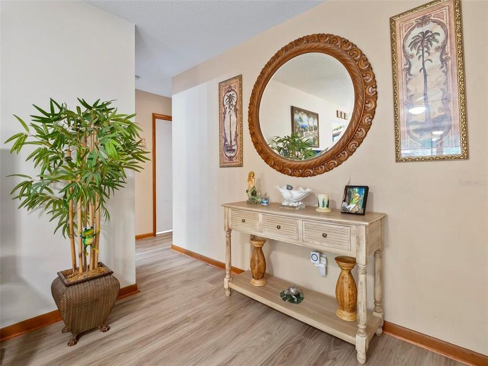 Active With Contract: $189,900 (2 beds, 2 baths, 950 Square Feet)